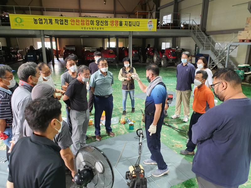 곡성군이 지난달 29일과 30일 귀농귀촌인 및 신규 농업인 50여명을 대상으로 농업기계 현장 이용 기술교육을 실시했다. 사진=곡성군