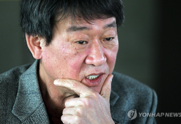 '아침이슬' 김민기 별세…소극장 '학전' 이끌며 후배 예술인 배출