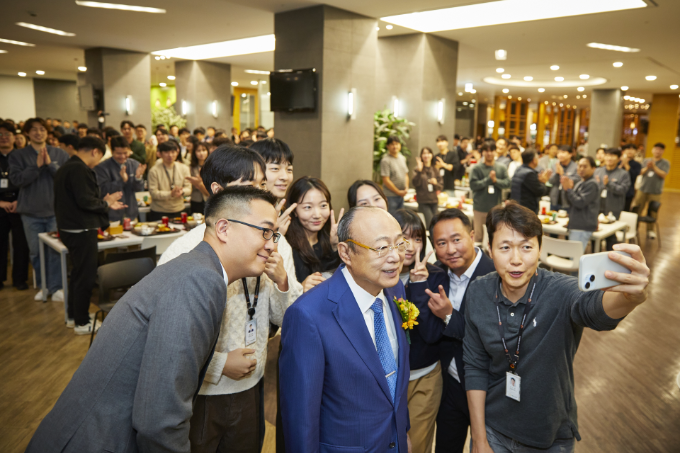 김승연 한화 회장, 판교R&D 캠퍼스 방문…'혁신기술' 강조