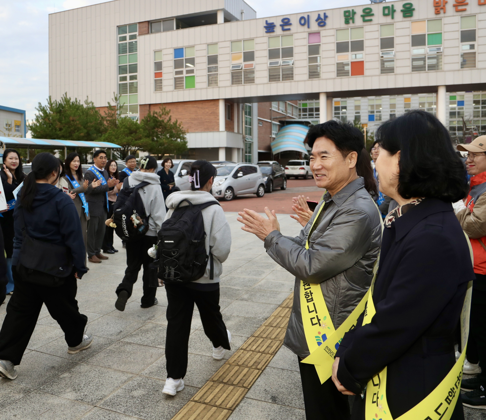 전남도교육청, 2025대입수능 응원 현장 방문···수험생 격려