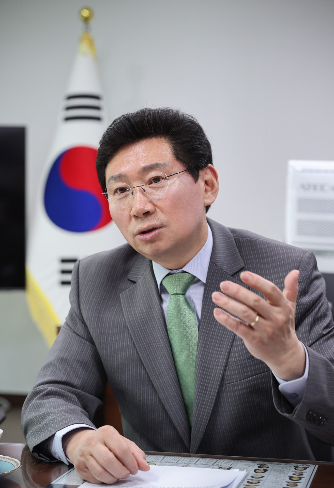 이상일 용인시장, 산자부 장관에게 '죽전동 광산개발 허가 반대' 서한문 전달